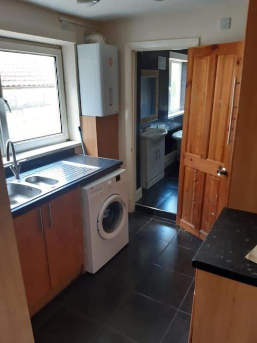 Medway Getaway - 3 Bed Home With Luxury Bathroom Chatham  Luaran gambar