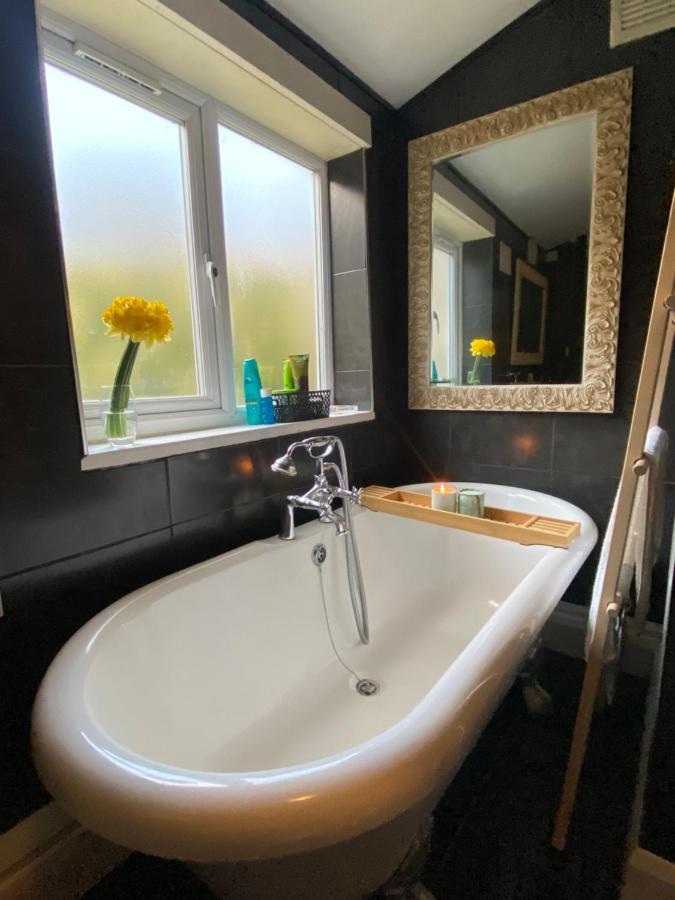 Medway Getaway - 3 Bed Home With Luxury Bathroom Chatham  Luaran gambar